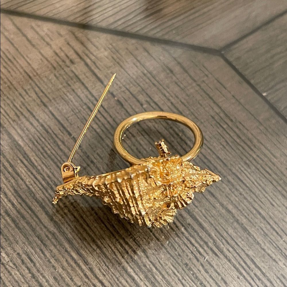 Vintage Seashell Eyeglass Holder Pin/Brooch - Scarf Ring - Gold-tone - Picture 16 of 16